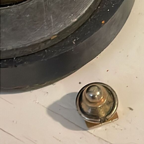 Vintage 0.5” Art Deco square gold tone striped hat lapel pin tack - Picture 9 of 10